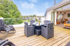 Crow's Nest Penthouse Apartment with Free Spa Access